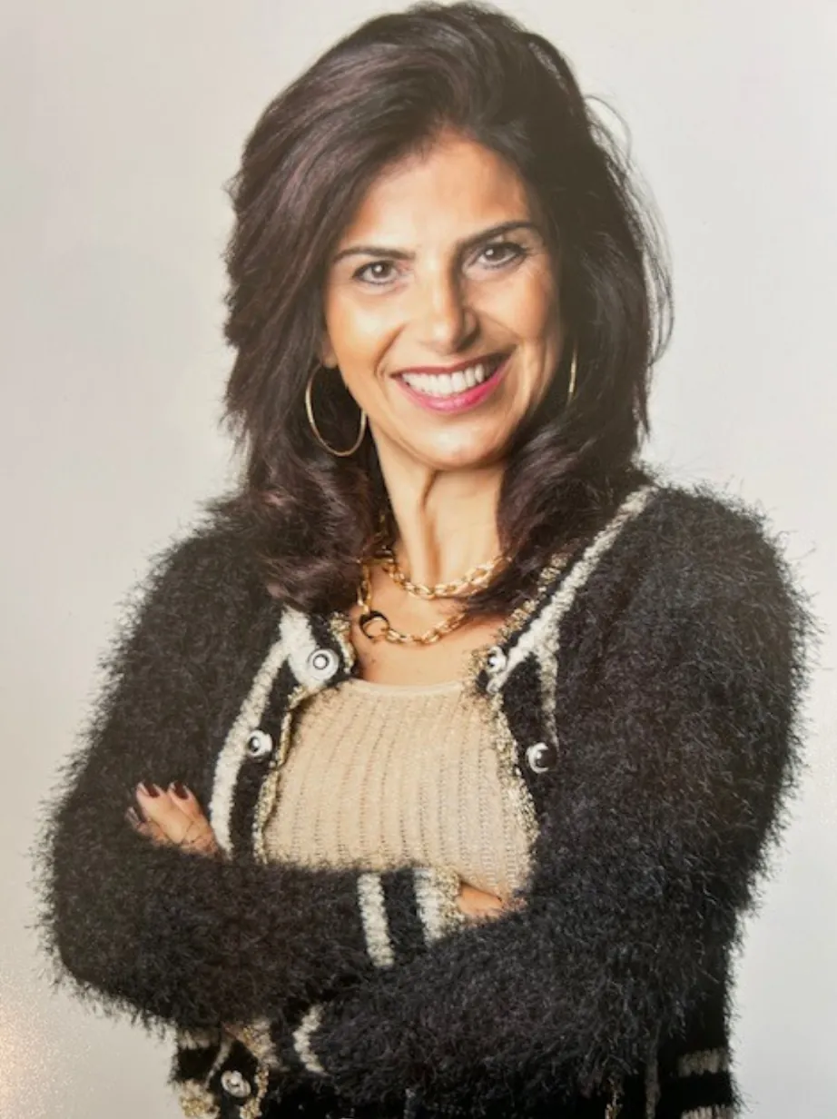 Arielle Innou Nahmias with her arms crossed, smiling